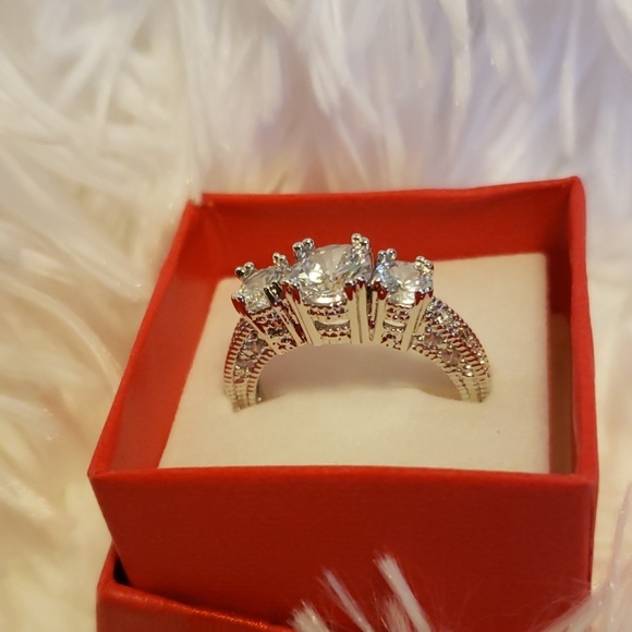 SALE !! Engagement/Fashion Ring NWOT - Picture 7 of 11